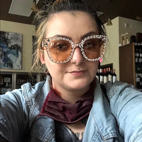 Meet your Posher, Kandice - Picture 4 of 5